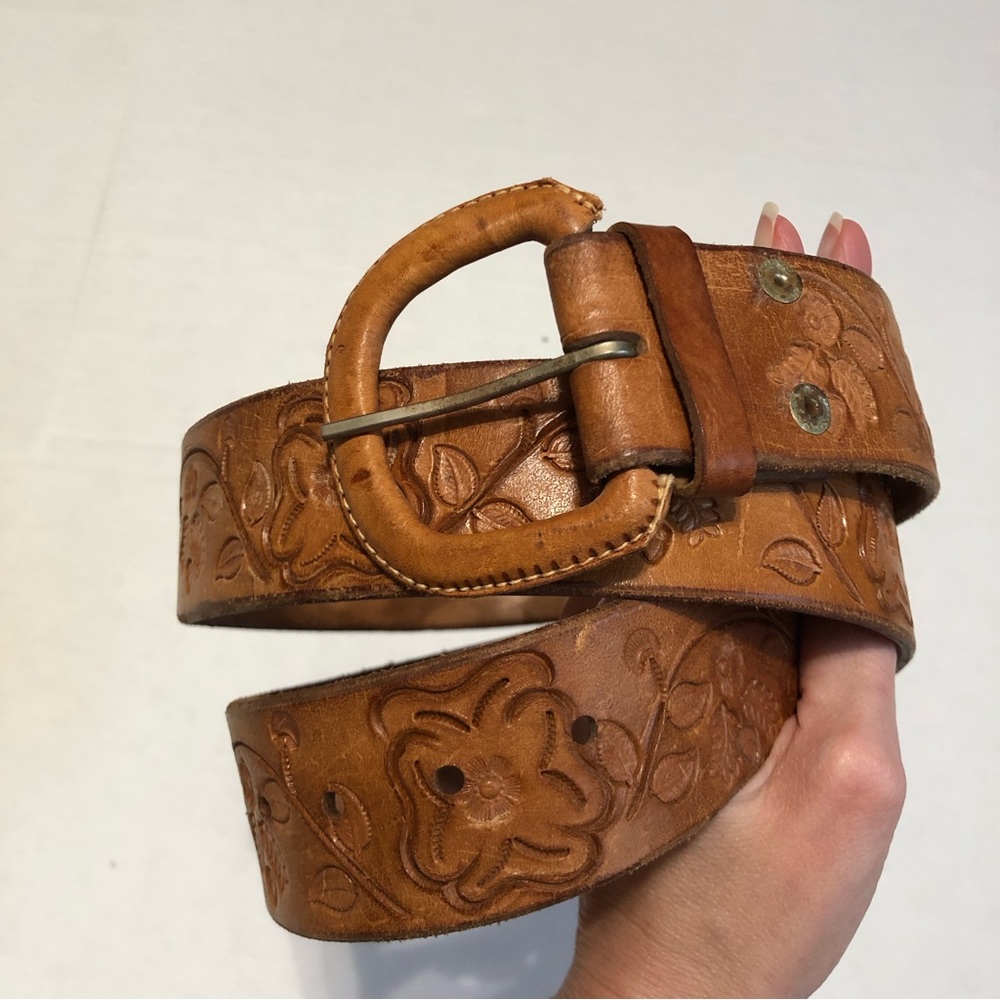 Tooled light brown floral belt size 36 made in Mexico